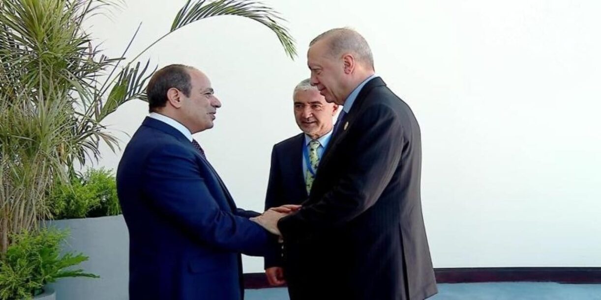 erdogan misirda sisi karsiladi tnprYm6w.jpg