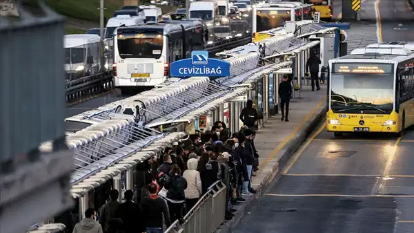 istanbulda toplu tasimaya zam yolda fiyatlar gecen ay artirilmisti Ugeqq1wz.jpg