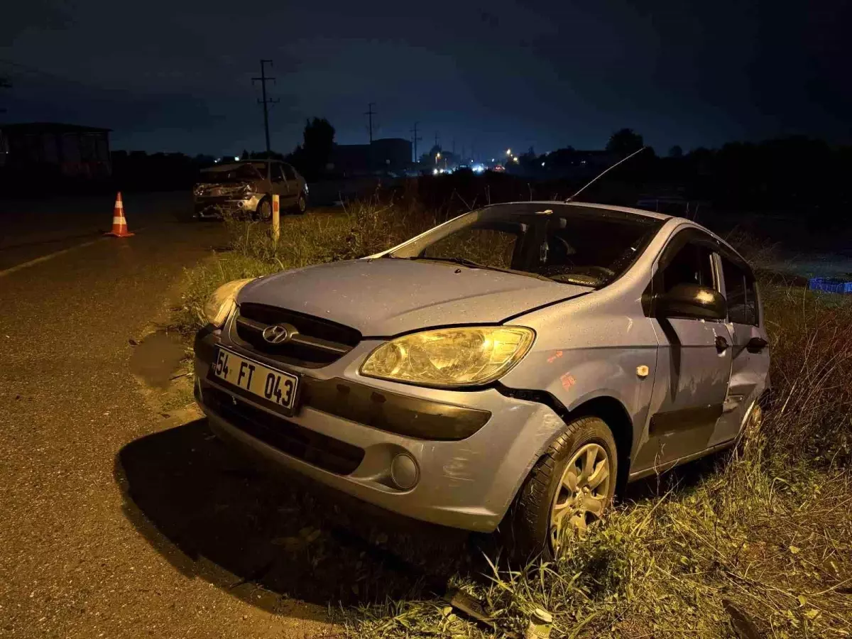 sakaryada iki otomobil carpisti 3 yarali xQbypchl.jpg